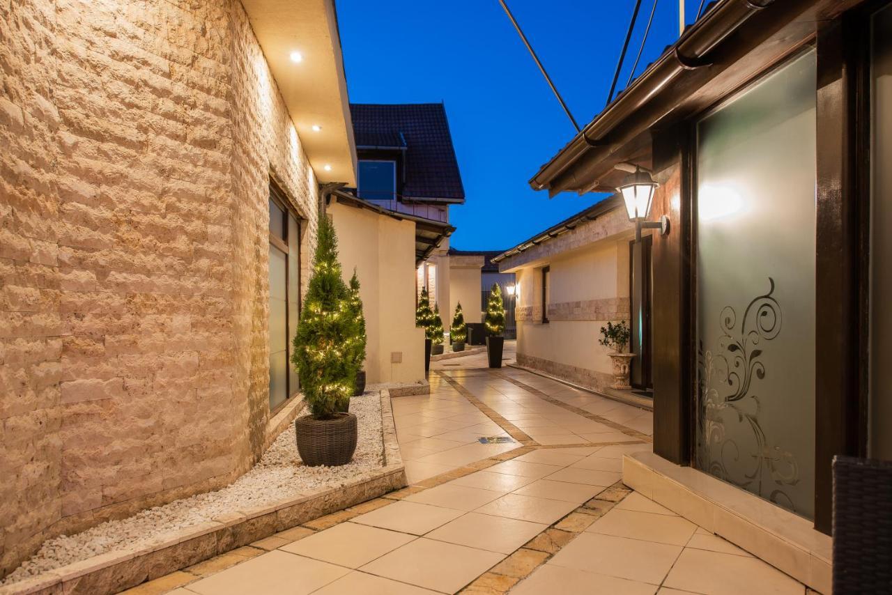 H & V Residence - Split Level Apartment Αράντ Εξωτερικό φωτογραφία