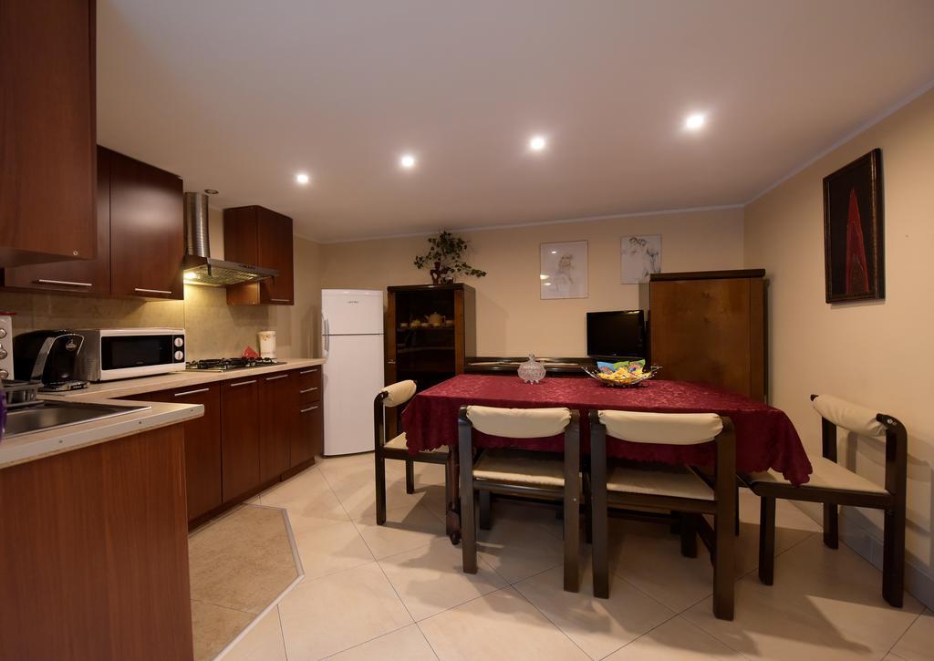 H & V Residence - Split Level Apartment Αράντ Εξωτερικό φωτογραφία